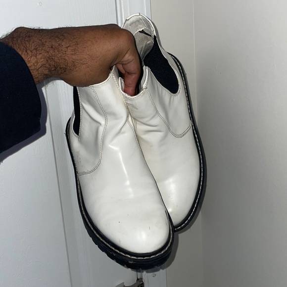 Forever 21 white boots, size 10 barely used. - Picture 1 of 4